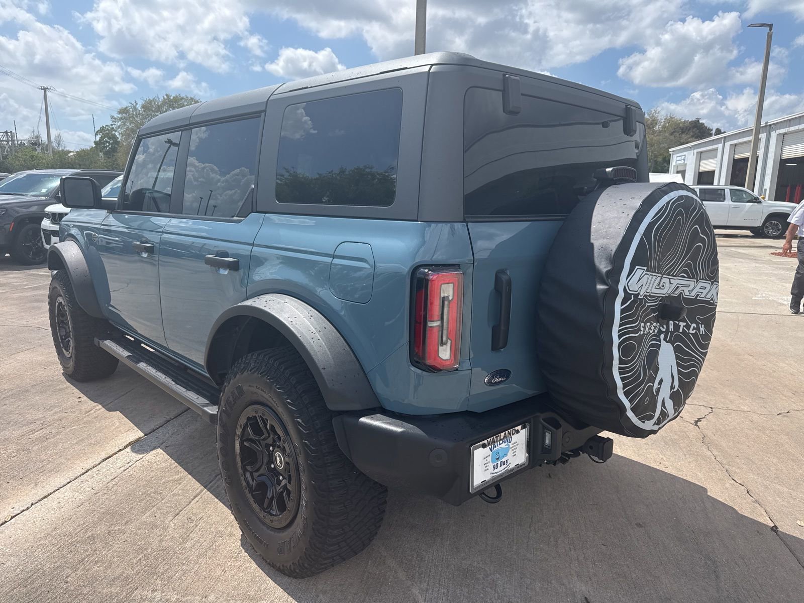 Used 2023 Ford Bronco Wildtrak image 3