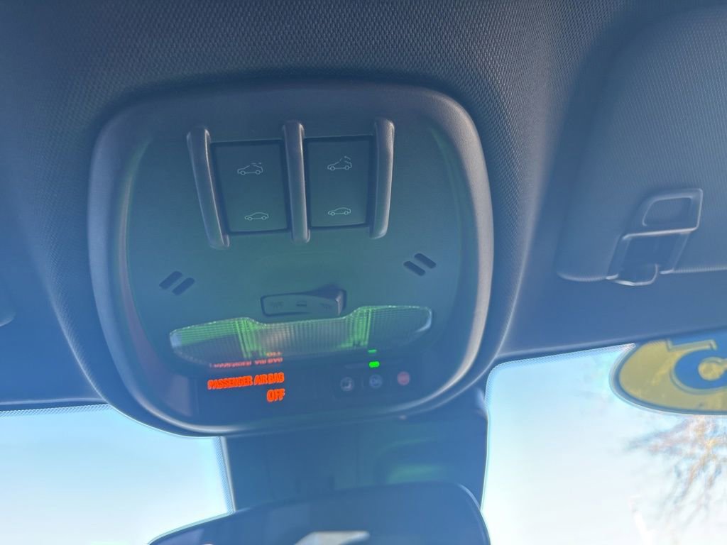 Used 2025 Chevrolet Trax RS w/ Sunroof Package image 32