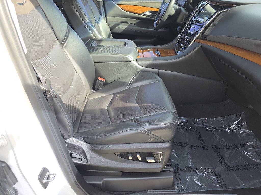 Used 2018 Cadillac Escalade Luxury AWD/4WD image 18
