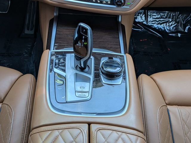 Used 2022 BMW 750i xDrive AWD/4WD image 19
