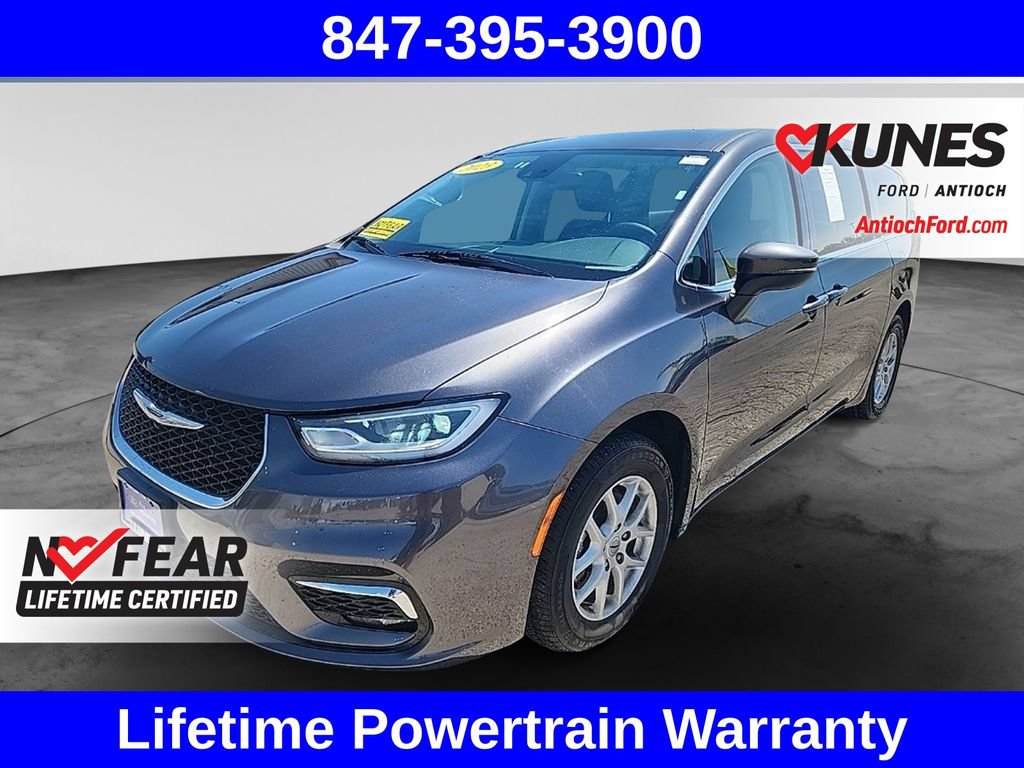 Used 2023 Chrysler Pacifica Touring-L FWD image 5