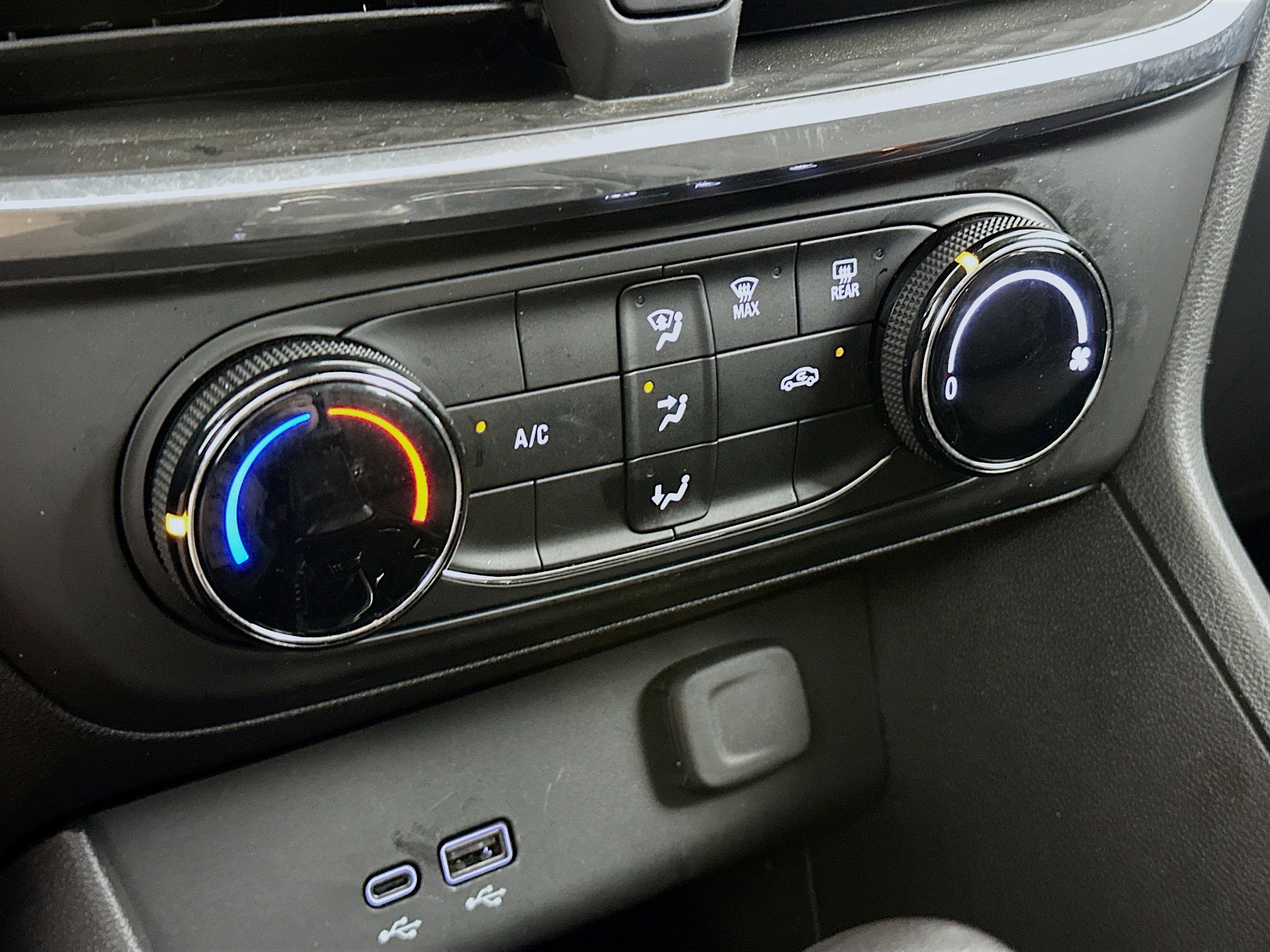 Used 2024 Buick Encore GX Preferred image 23