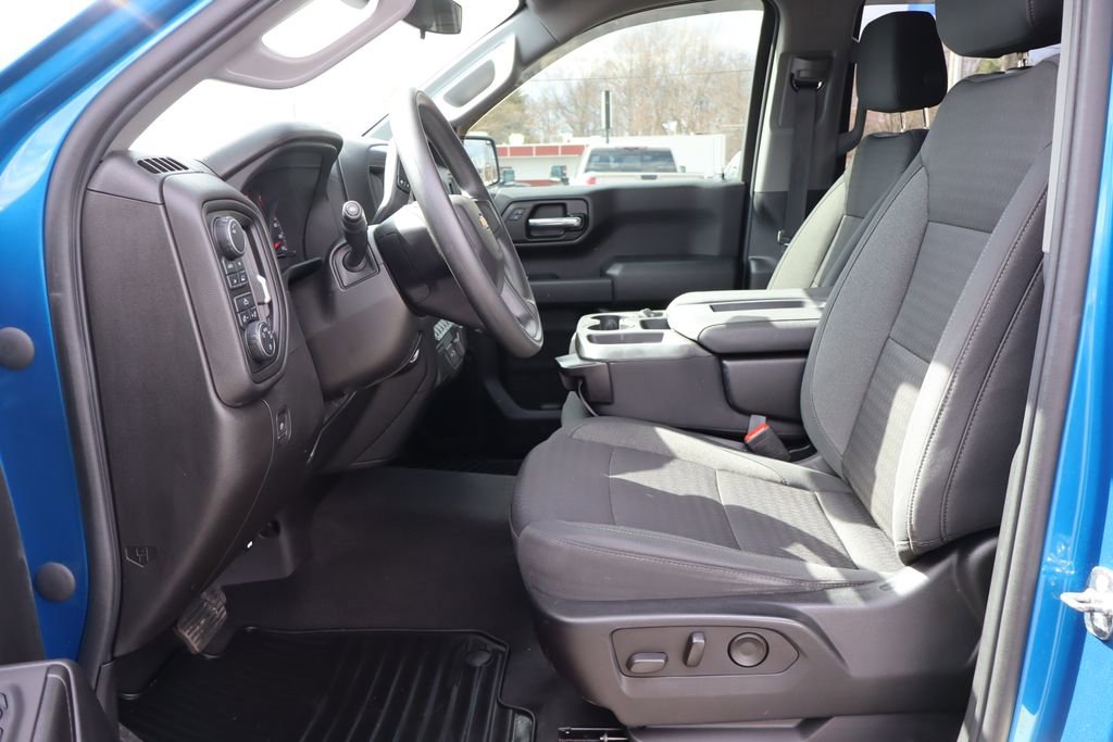 Used 2022 Chevrolet Silverado 1500 Custom w/ LPO, Dark Essentials Package image 4