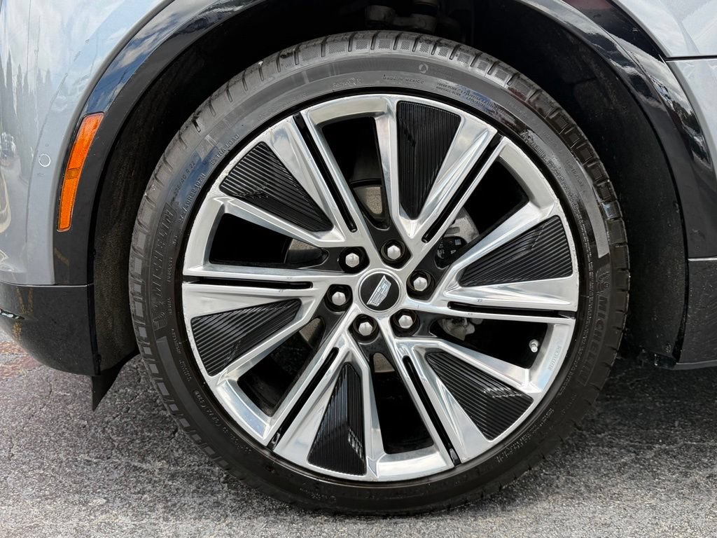 Used 2023 Cadillac Lyriq 2WD image 4