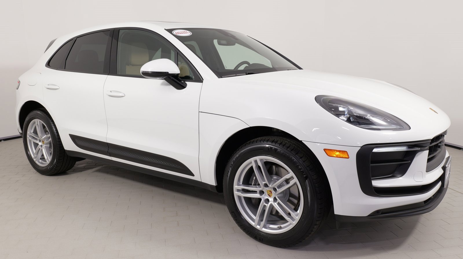 Used 2025 Porsche Macan image 10