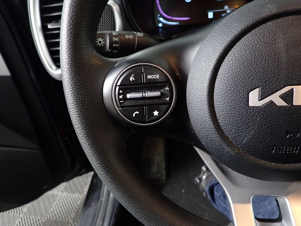 Used 2025 Kia Soul LX w/ LX Technology Package FWD image 21