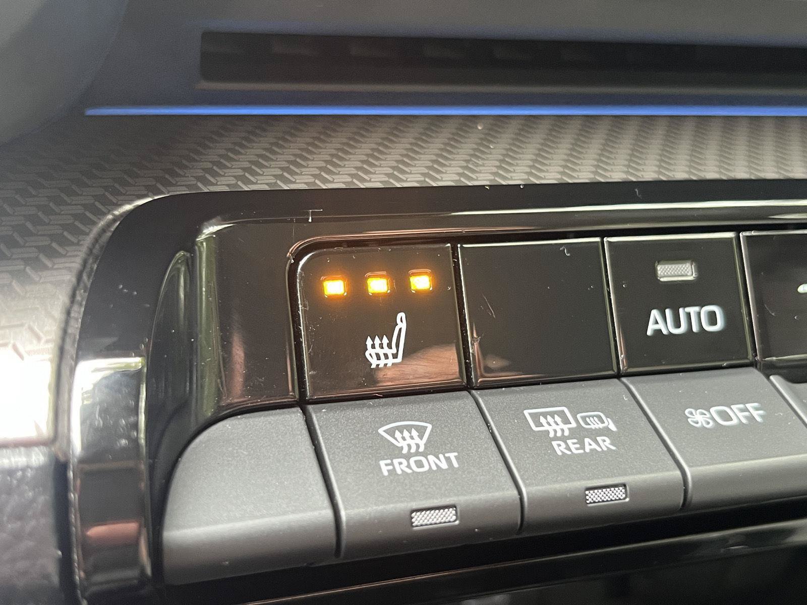 Used 2025 Toyota Prius XLE AWD/4WD image 15