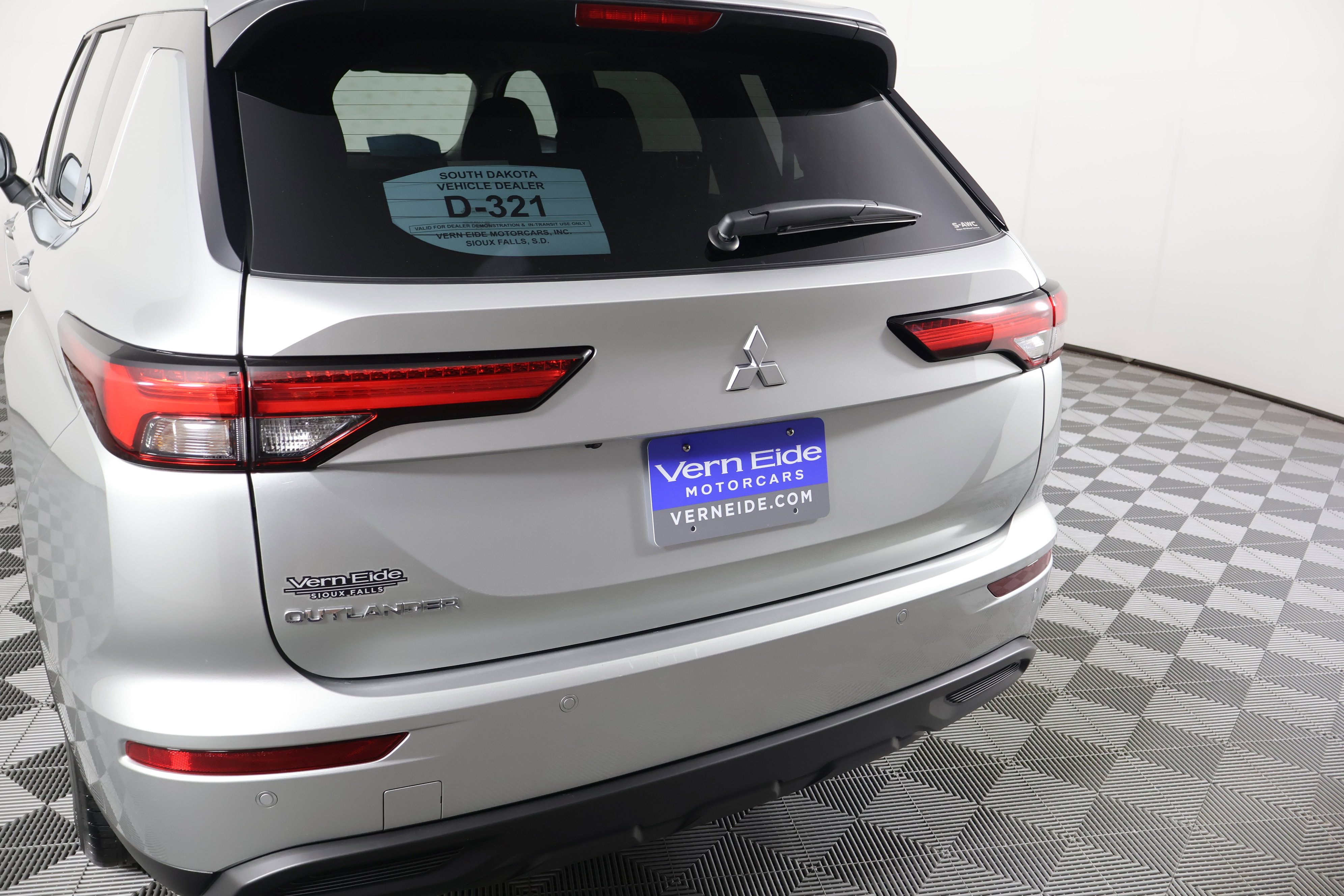 Used 2024 Mitsubishi Outlander ES image 15