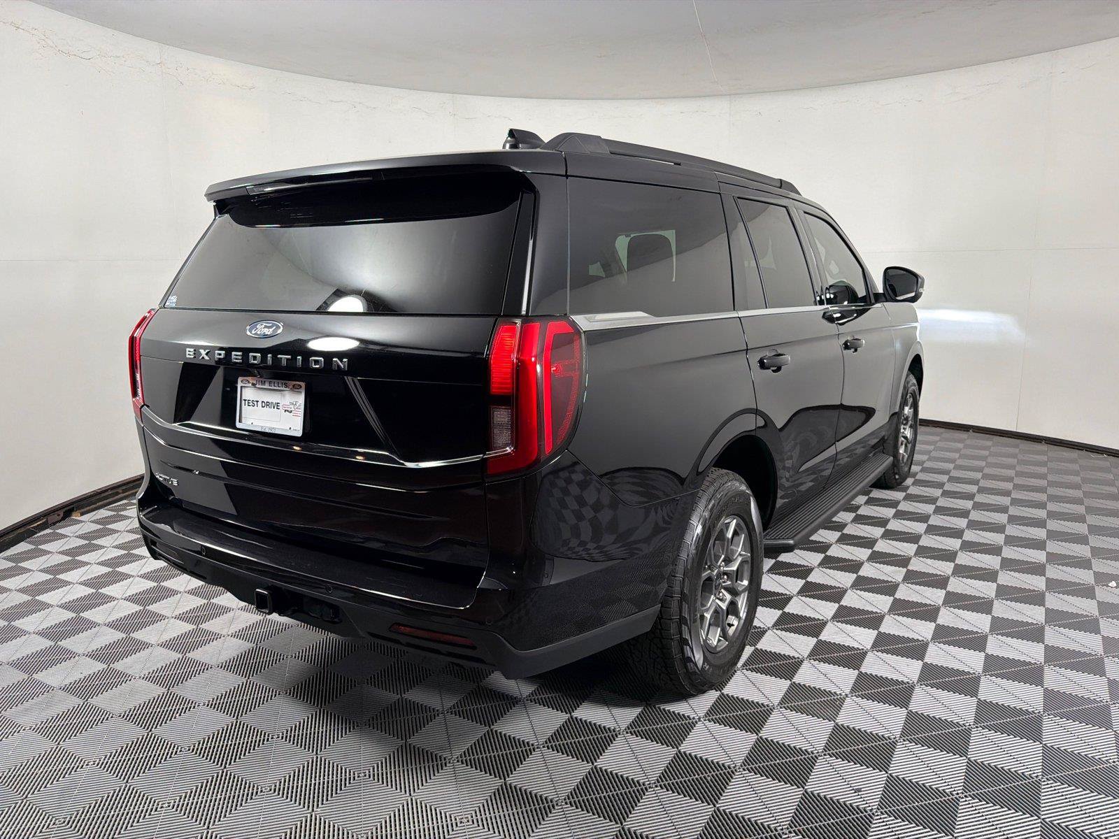 Used 2026 Ford Expedition Active RWD image 7