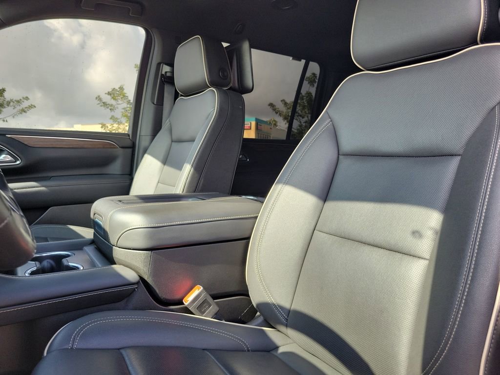 Used 2023 Chevrolet Suburban Premier w/ Advanced Technology Package image 23