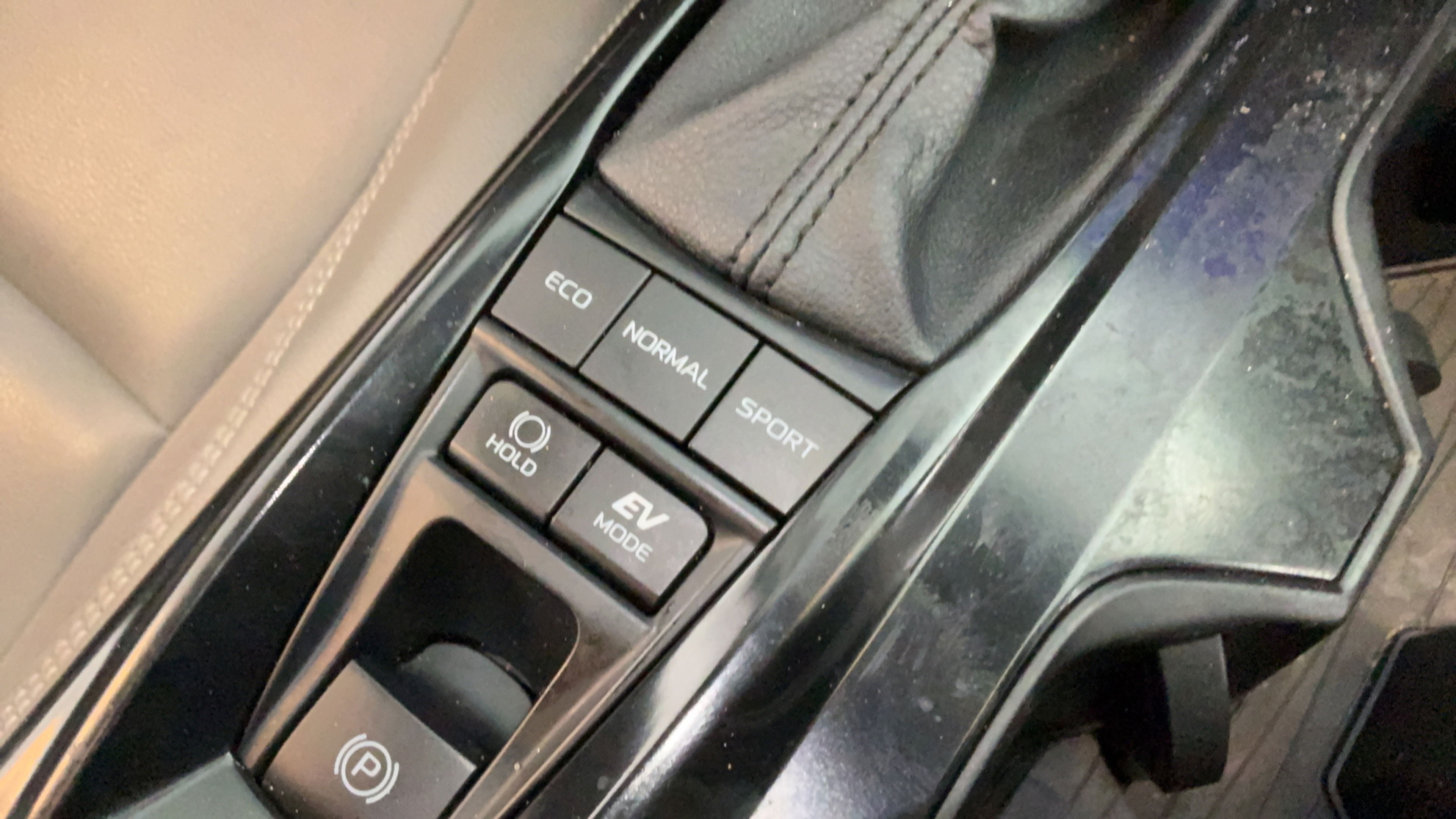 Used 2025 Toyota Camry SE w/ Convenience Package FWD image 39