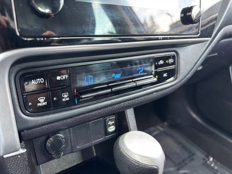 Used 2017 Toyota Corolla LE FWD image 19