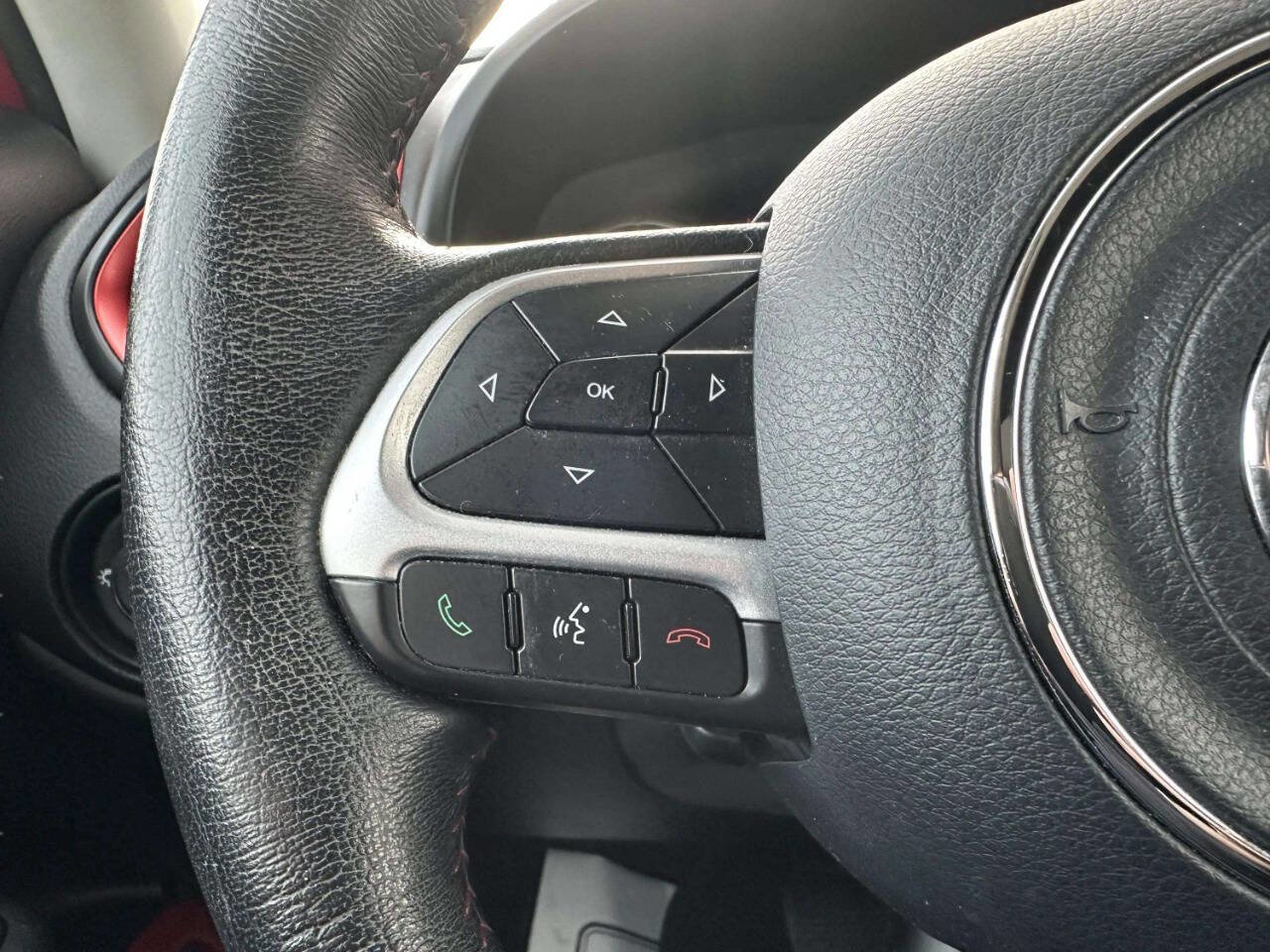 Used 2015 Jeep Renegade Trailhawk w/ Premium Leather Group AWD/4WD image 27