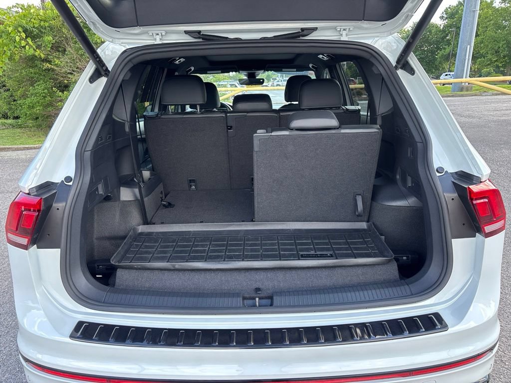 Used 2024 Volkswagen Tiguan SE R-Line FWD image 13