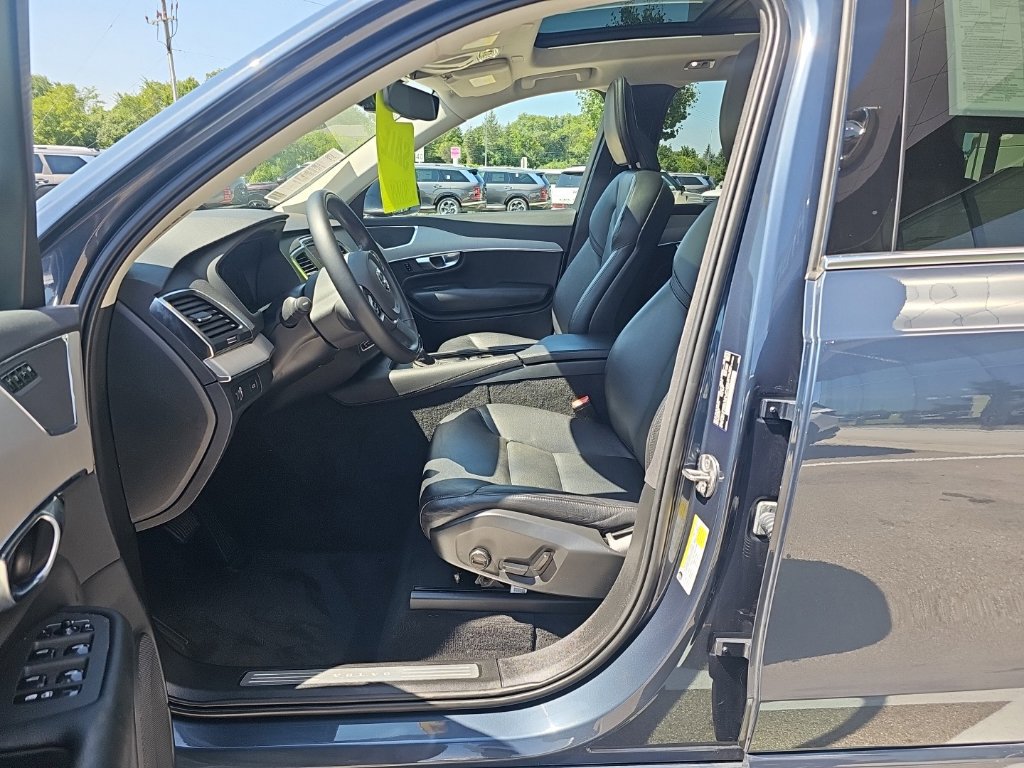 Used 2022 Volvo XC90 T5 Momentum AWD/4WD image 10