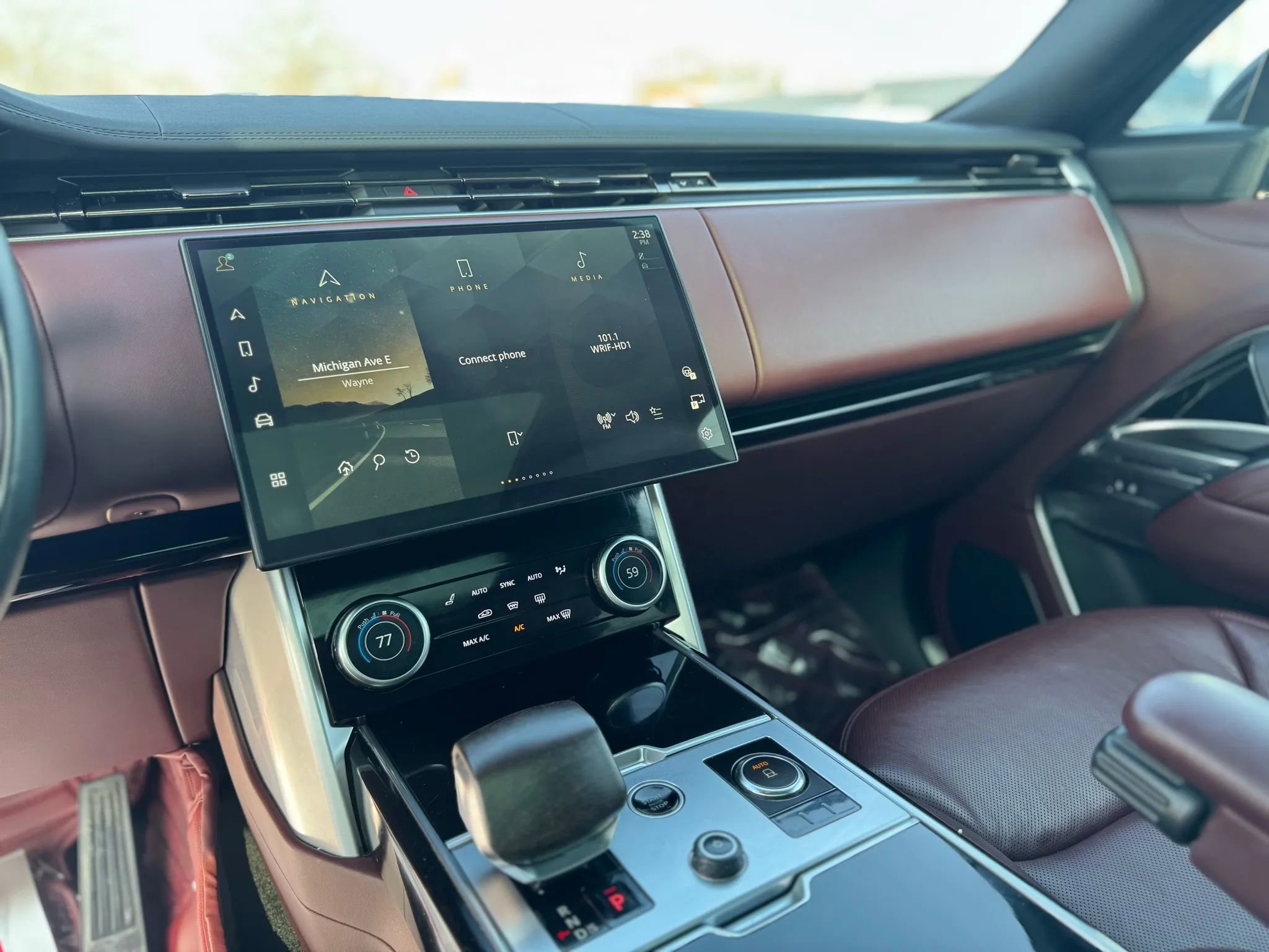 Used 2023 Land Rover Range Rover SE image 14