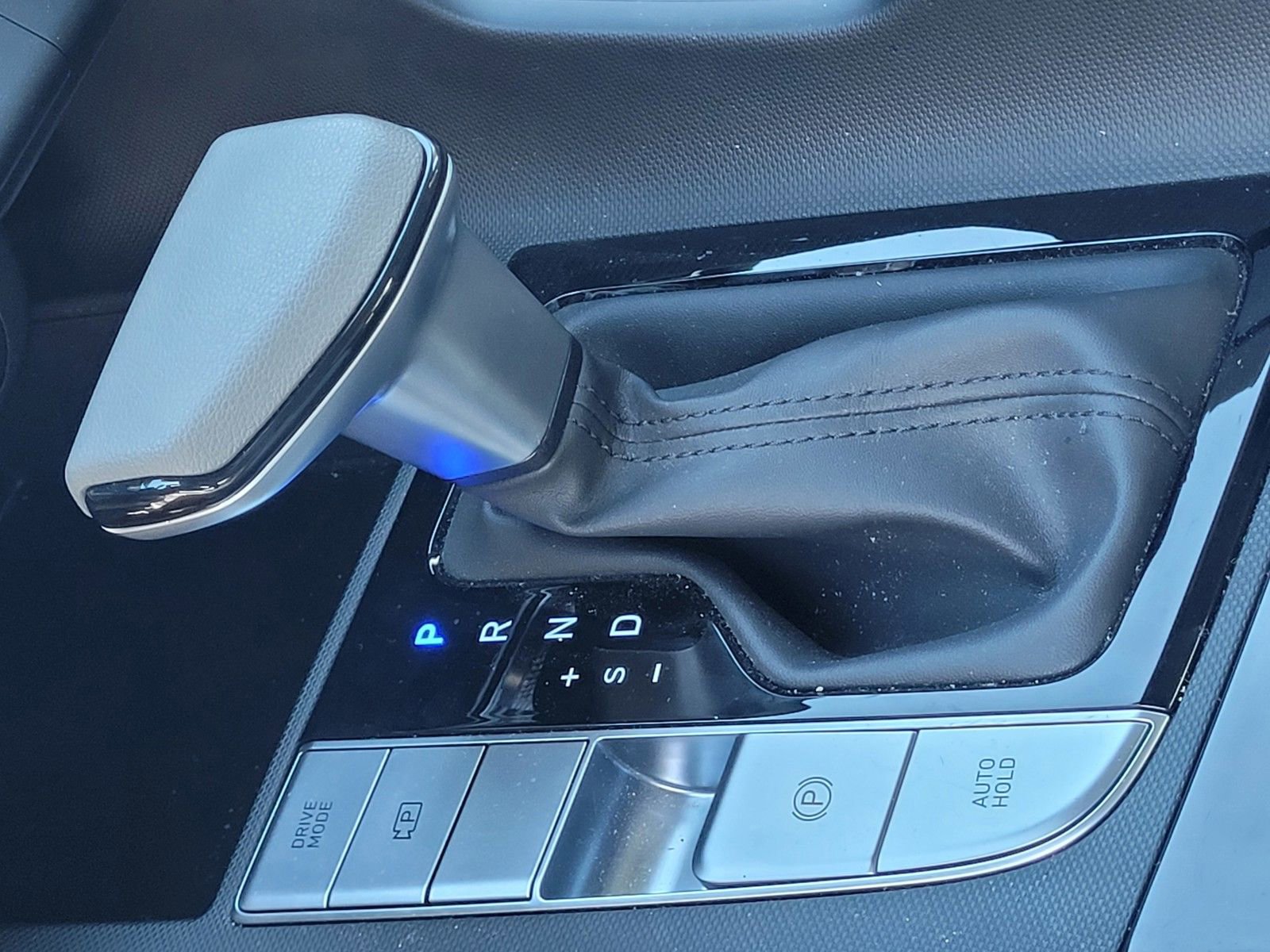 Used 2025 Hyundai Elantra Blue image 24