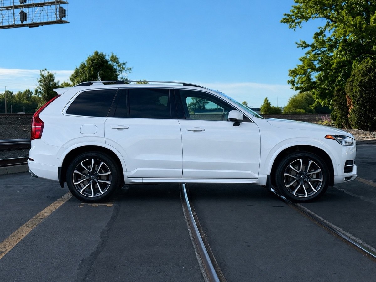 Used 2017 Volvo XC90 T6 Momentum w/ Vision Package AWD/4WD image 2