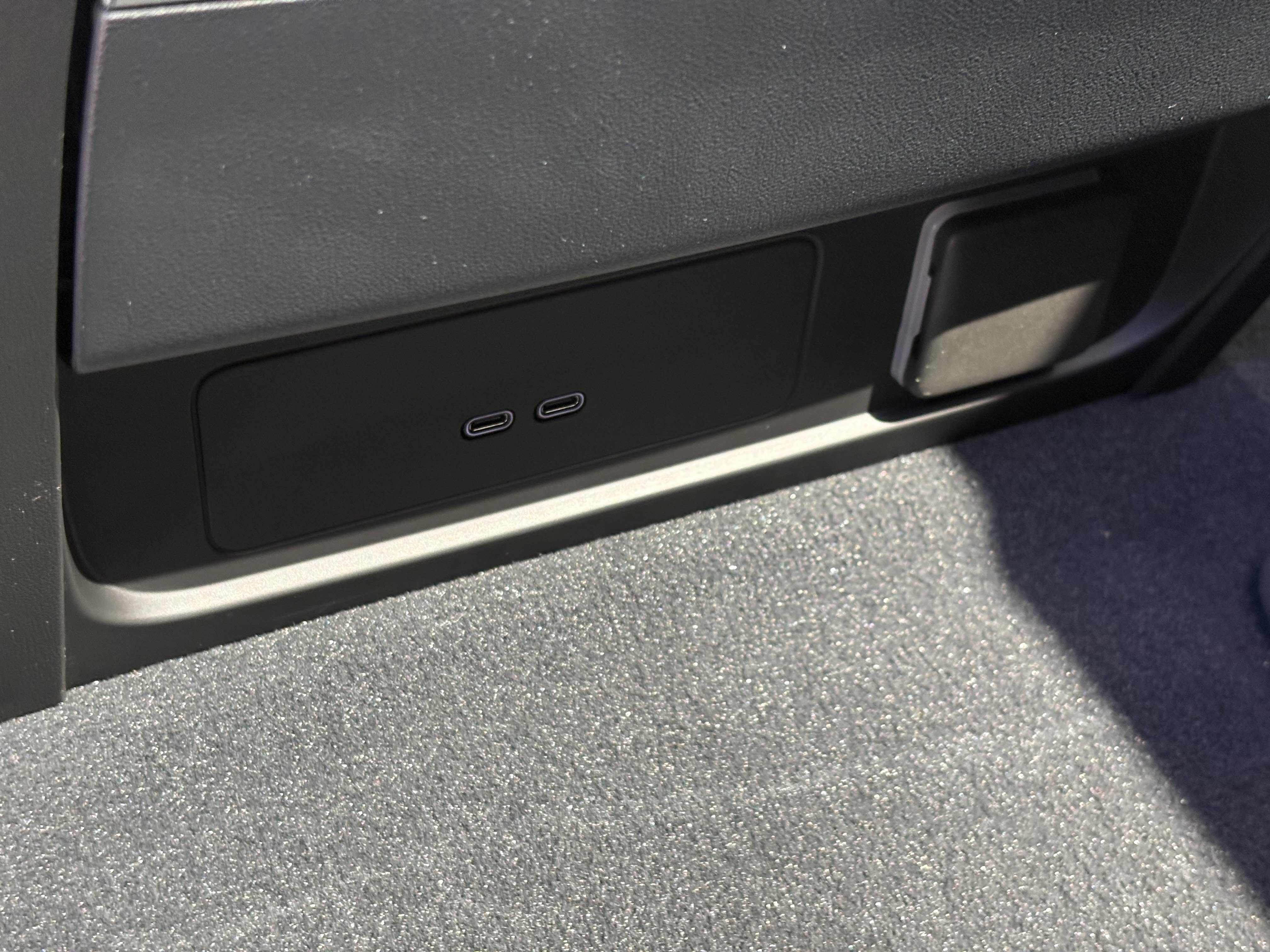 Certified 2025 Cadillac Escalade IQ Luxury 2 w/ LPO, Premium Carpet Package AWD/4WD image 16