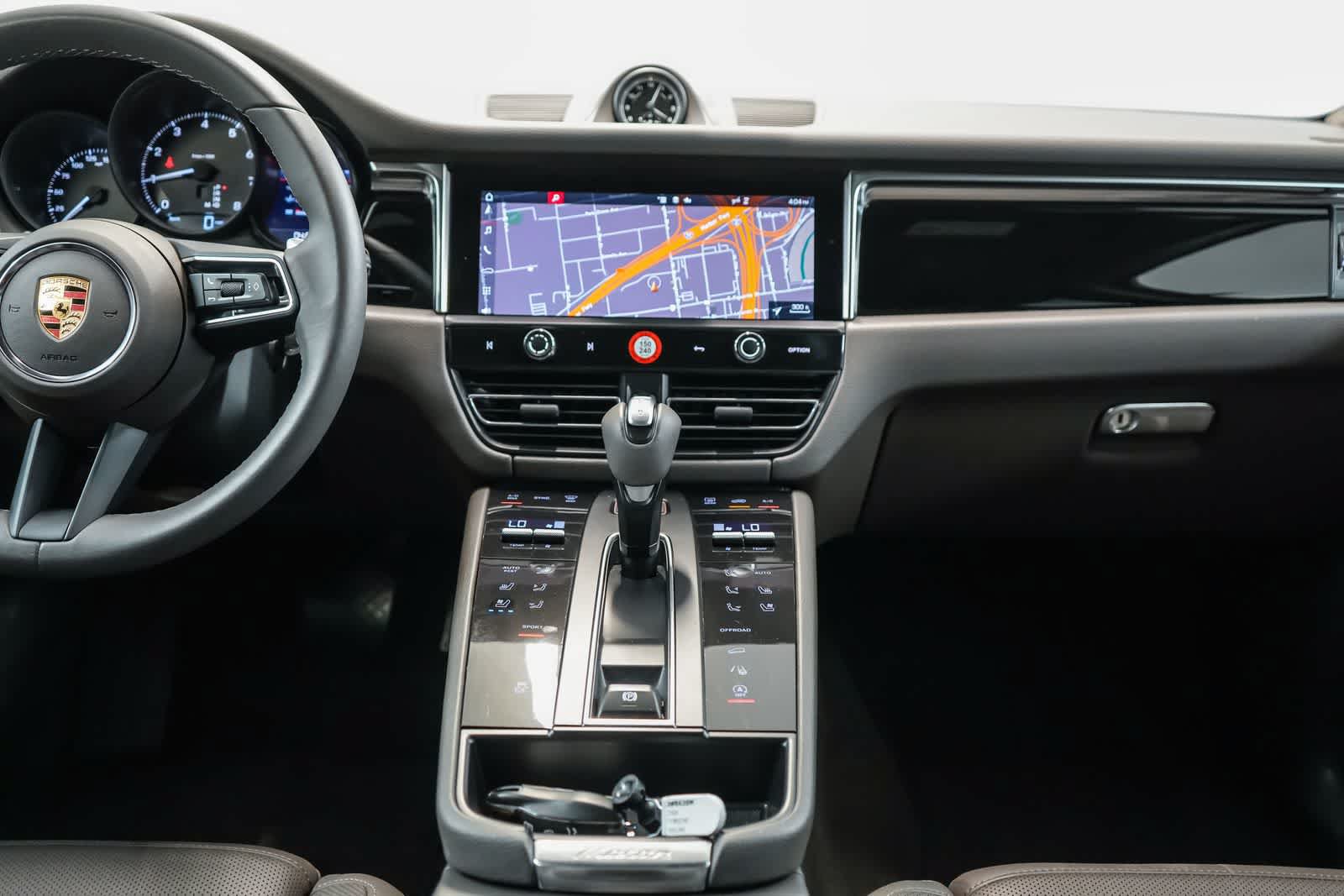 Certified 2024 Porsche Macan AWD/4WD image 19