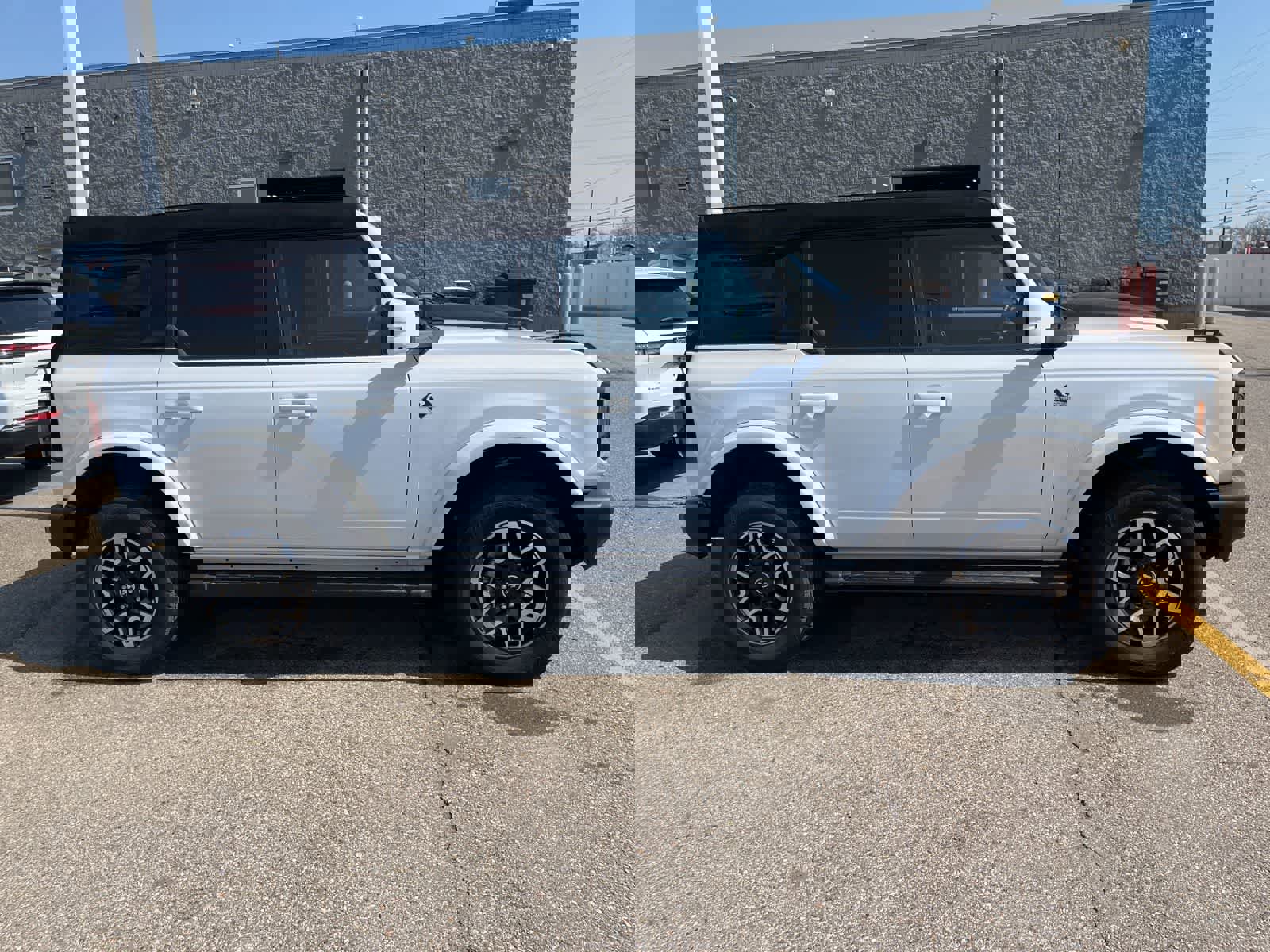 Used 2023 Ford Bronco Outer Banks image 14