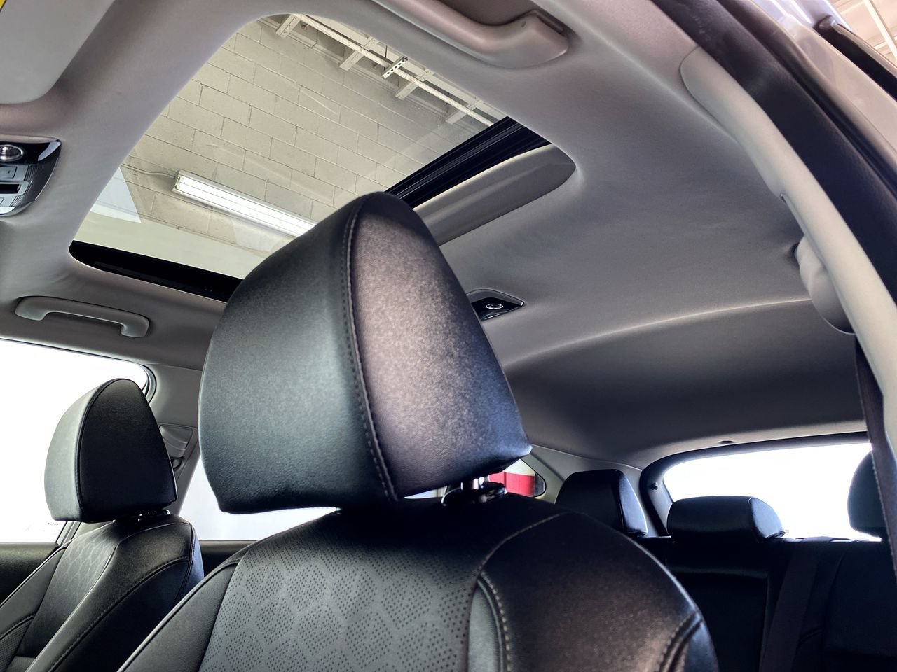 Certified 2025 Kia Seltos EX w/ EX Sunroof Package FWD image 19