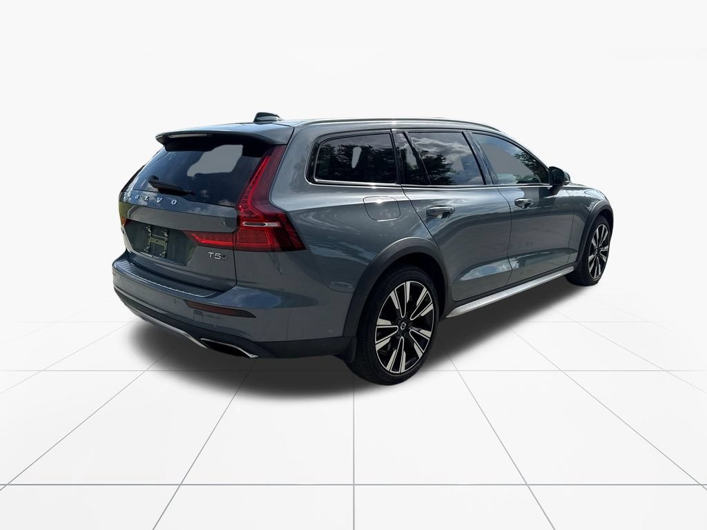 Used 2022 Volvo V60 T5 Cross Country w/ Lounge Package AWD/4WD image 8