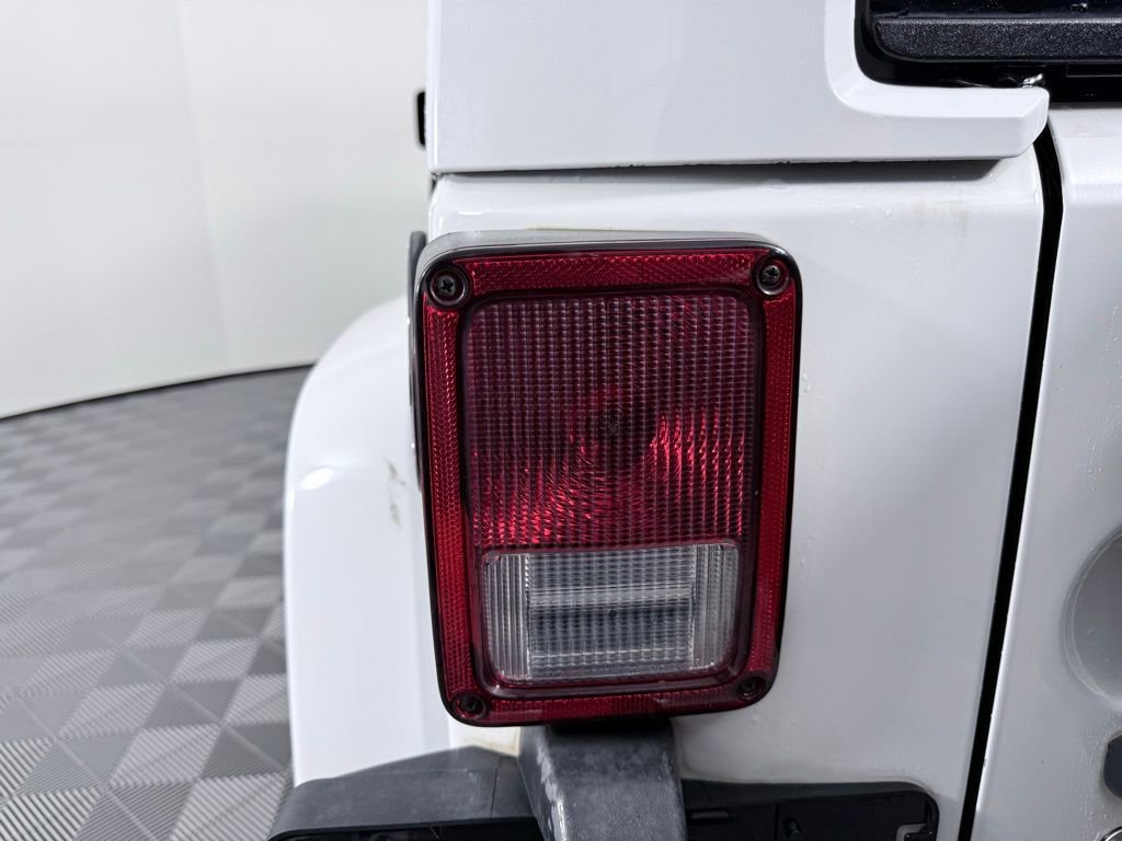 Used 2016 Jeep Wrangler Unlimited Rubicon image 26