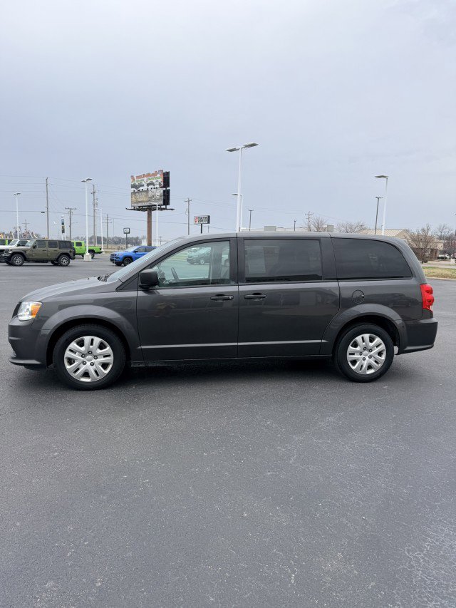 Used 2019 Dodge Grand Caravan SE w/ UConnect Hands-Free Group image 3