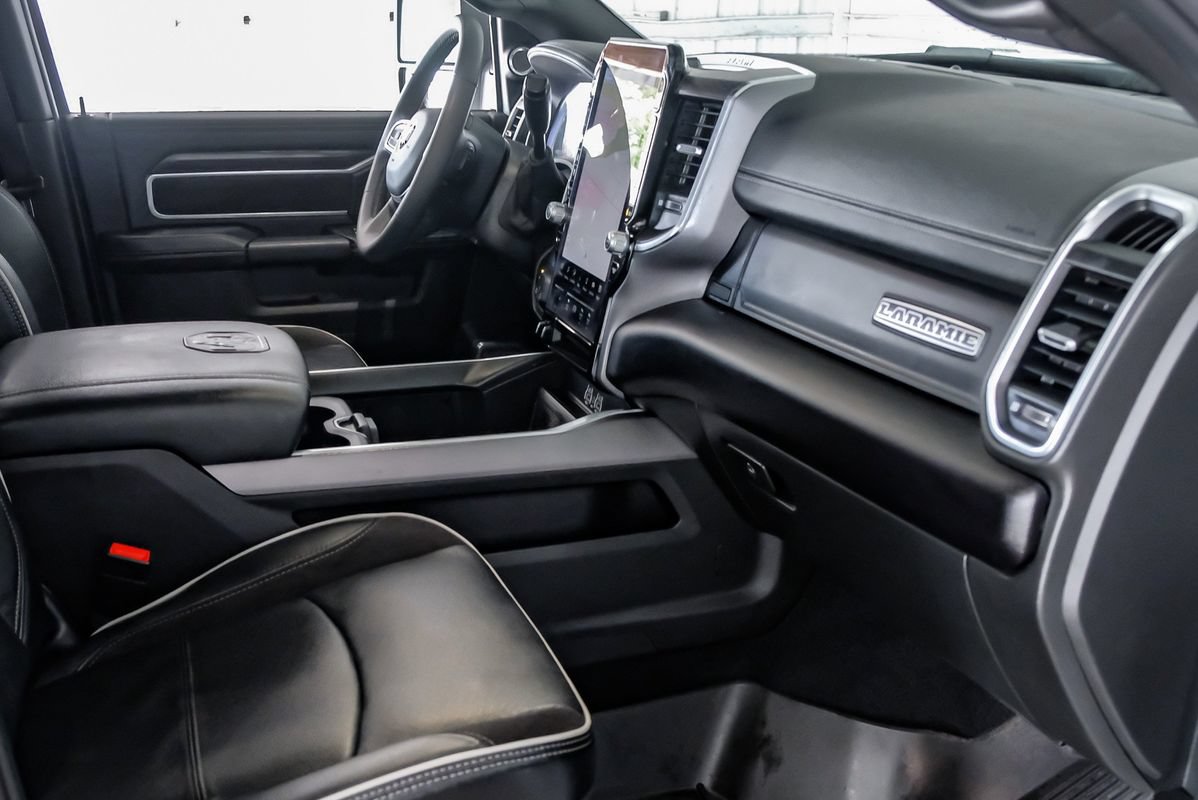 Used 2025 RAM 3500 Laramie AWD/4WD image 12