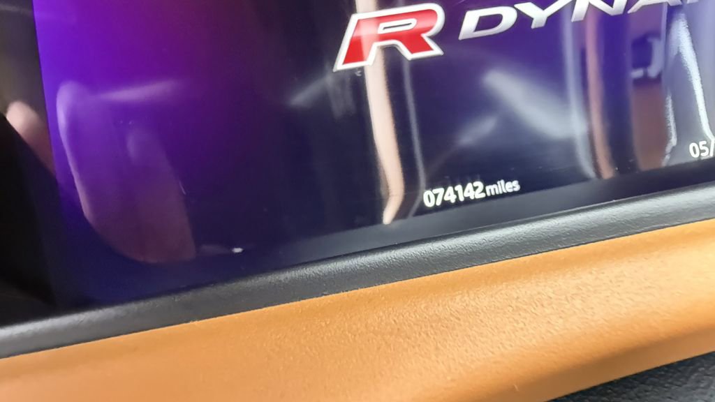 Used 2019 Land Rover Range Rover Velar R-Dynamic SE AWD/4WD image 4