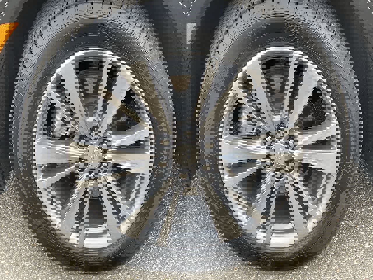 Certified 2025 Cadillac XT5 Premium Luxury w/ LPO, Floor Liner Package image 38