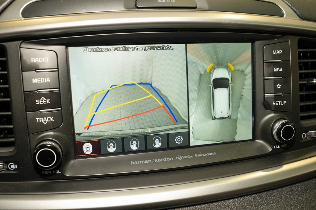 Used 2019 Kia Sorento SX image 17