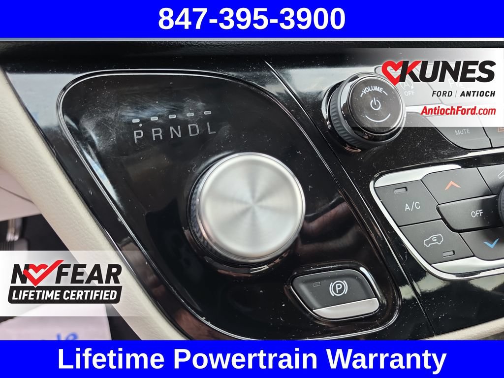 Used 2023 Chrysler Pacifica Touring-L FWD image 27