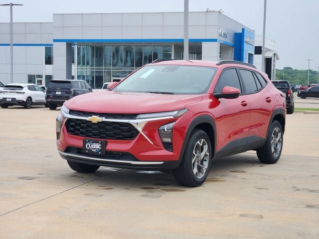 New 2026 Chevrolet Trax LT w/ Driver Confidence Package FWD image 3