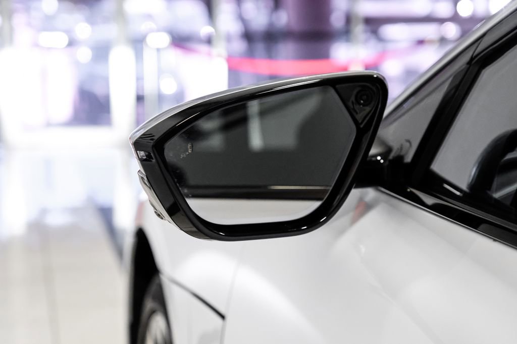 Used 2022 Lucid Air Grand Touring image 36