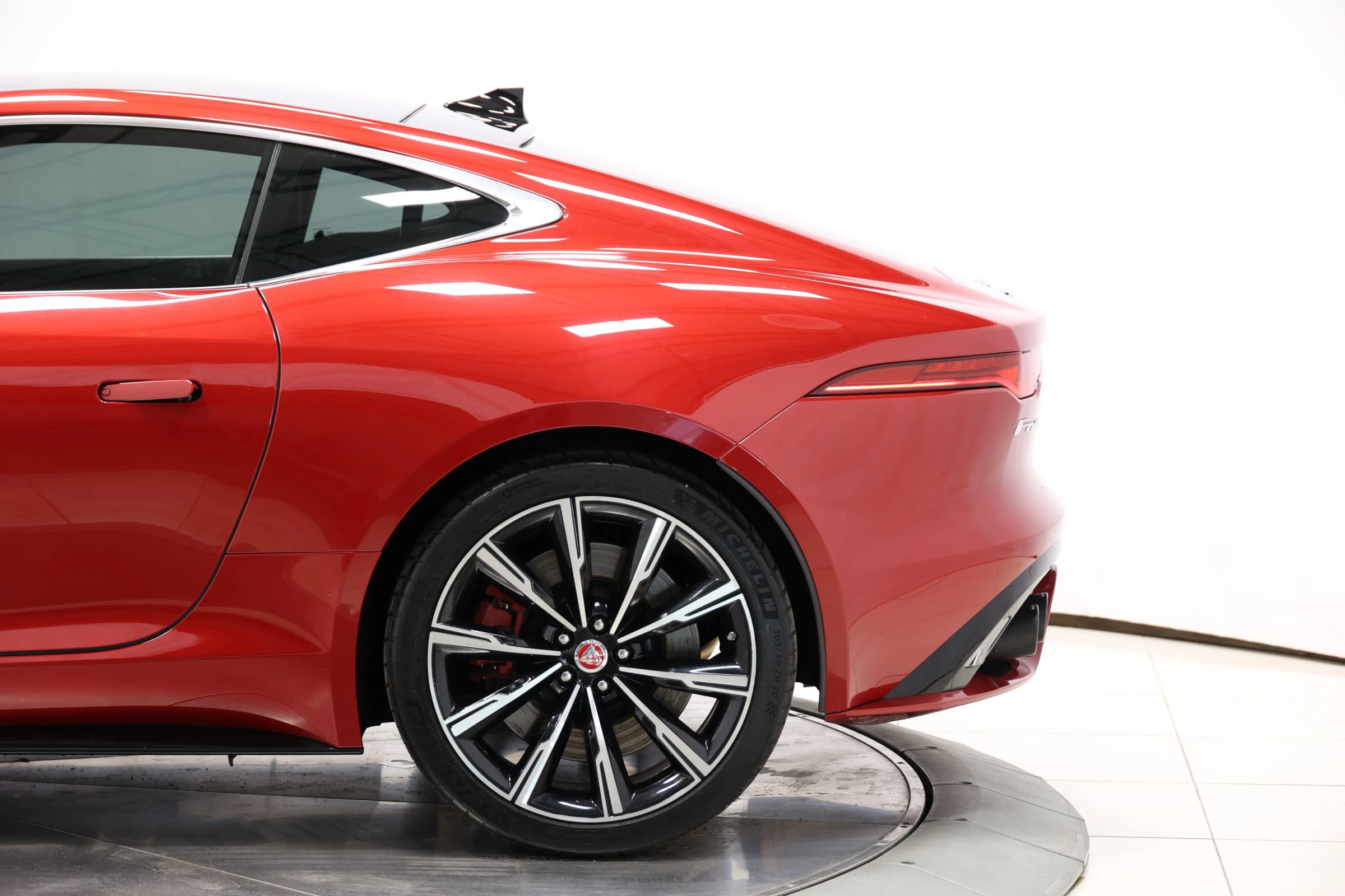 Used 2021 Jaguar F-TYPE R AWD/4WD image 9