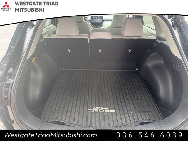 Used 2022 Toyota Corolla Cross LE w/ Moonroof Package AWD/4WD image 13