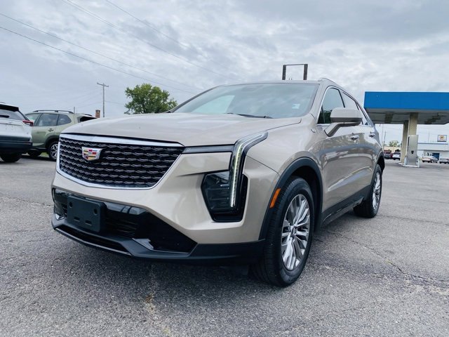 Used 2025 Cadillac XT4 Premium Luxury image 7