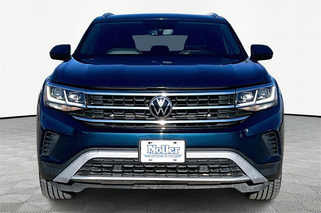Used 2023 Volkswagen Atlas Cross Sport SE w/ Panoramic Sunroof Package image 3
