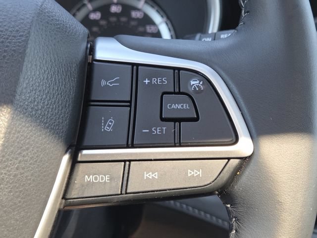 Used 2022 Toyota Highlander XLE AWD/4WD image 15