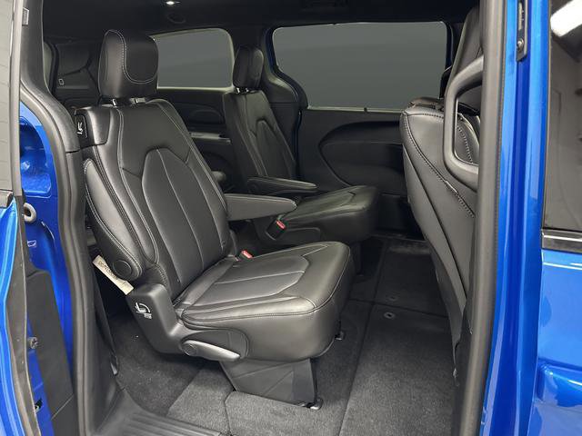 New 2026 Chrysler Pacifica Select image 32