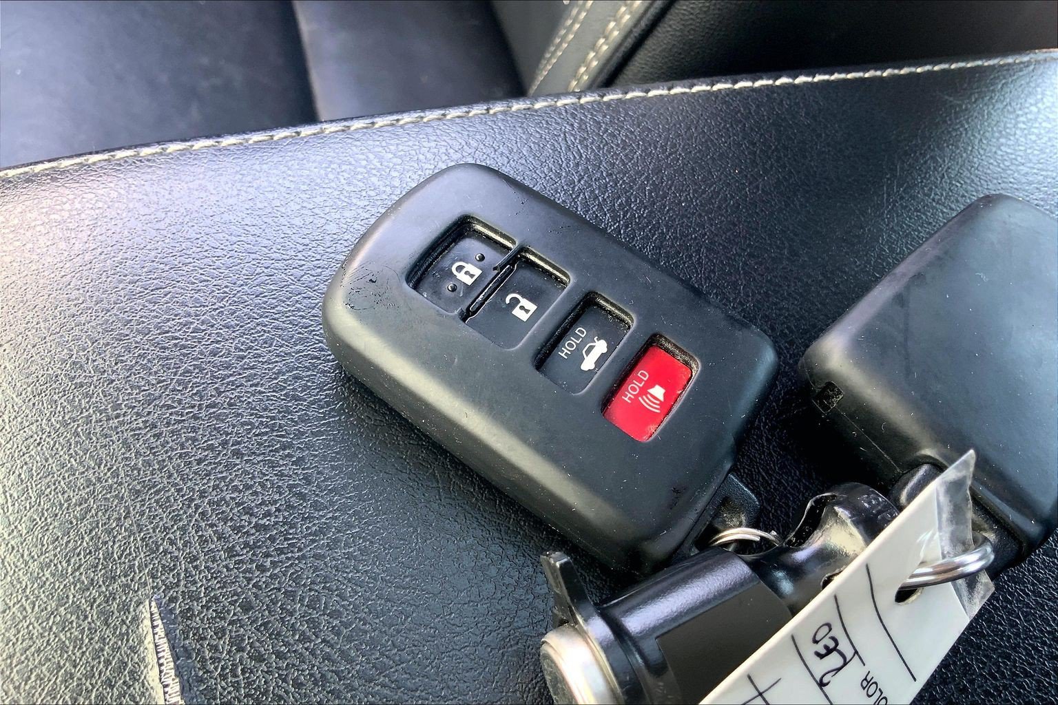 Used 2017 Toyota Camry XLE w/ Moonroof Package FWD image 14