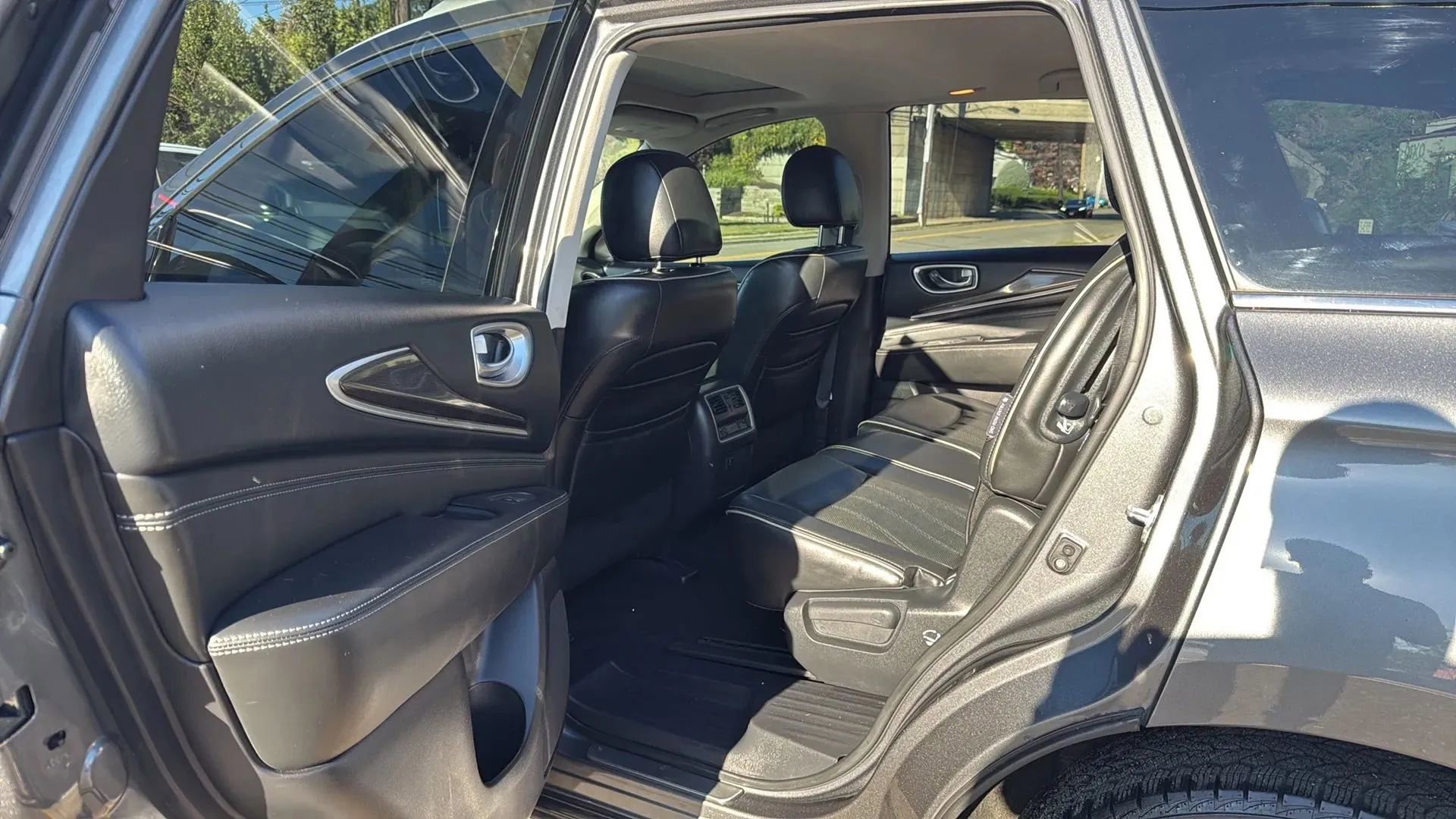 Used 2019 INFINITI QX60 Luxe w/ Essential Package image 28