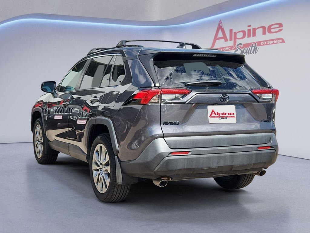Used 2022 Toyota RAV4 XLE Premium image 3