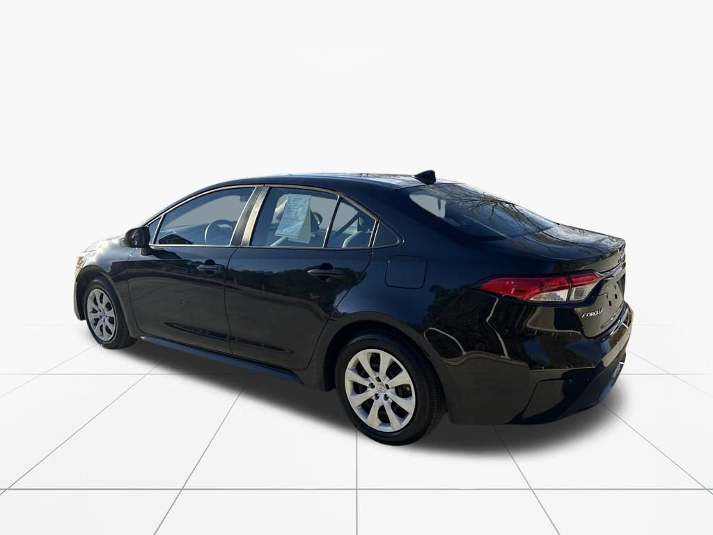 Used 2022 Toyota Corolla LE image 6