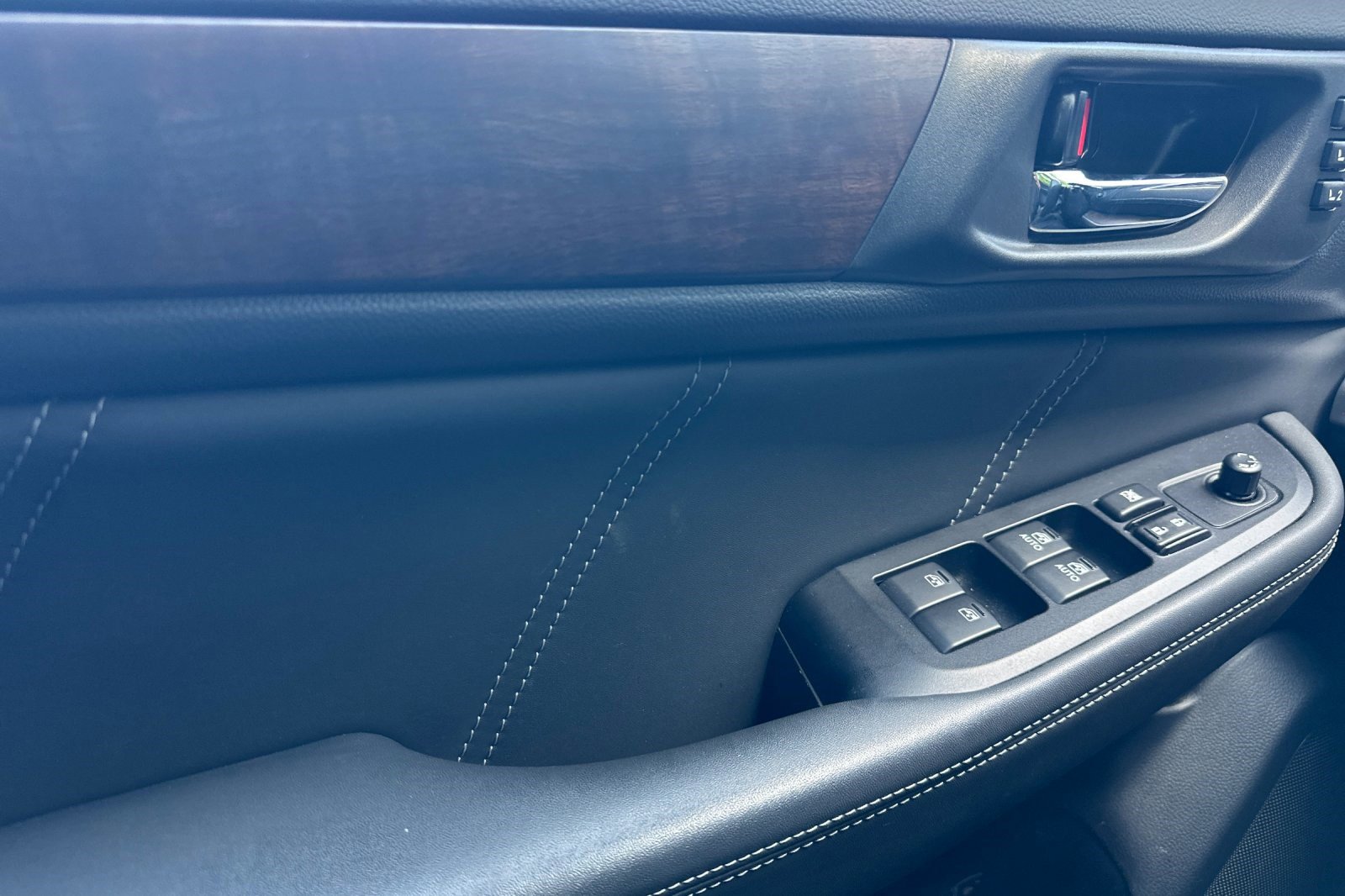 Used 2018 Subaru Outback 2.5i Limited image 12