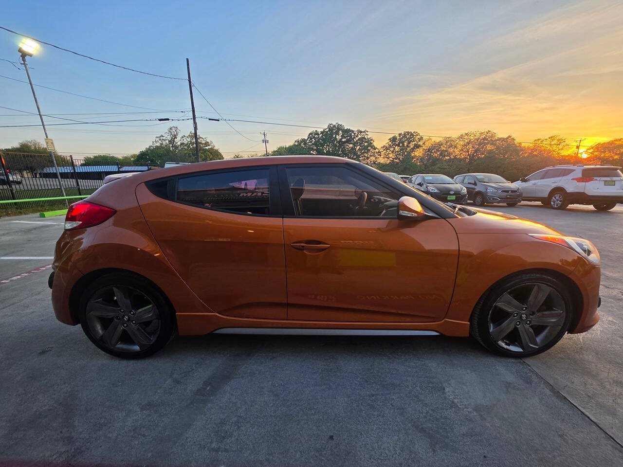 Used 2015 Hyundai Veloster Turbo FWD image 13