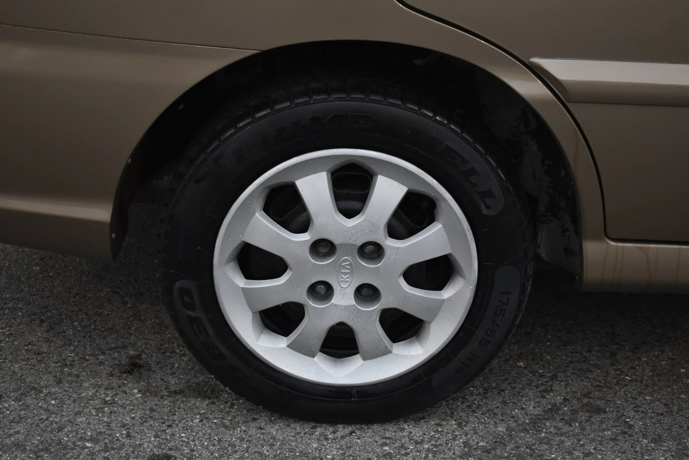 Used 2005 Kia Rio Sedan FWD image 26
