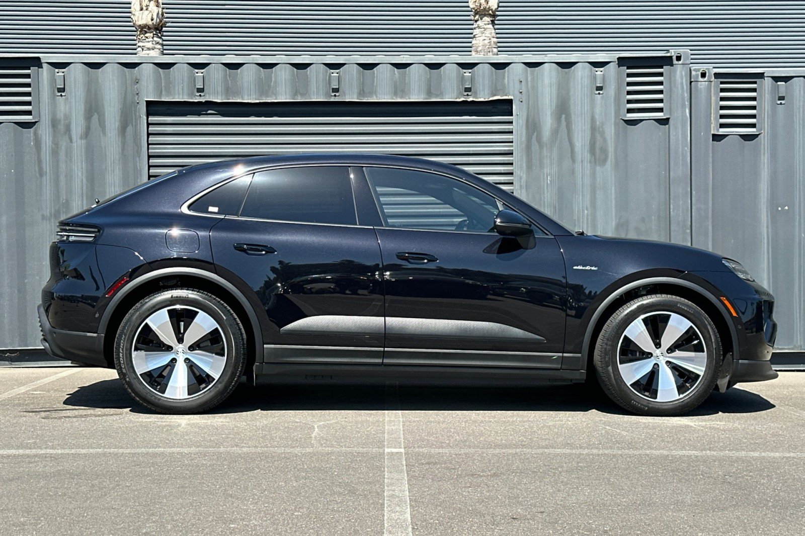 Certified 2024 Porsche Macan 4 Electric AWD/4WD image 9